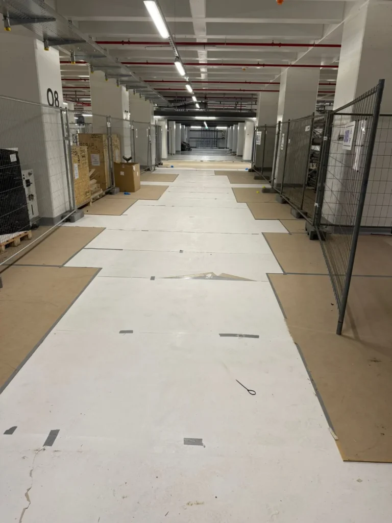 Abgedeckter Flur während der Arbeiten