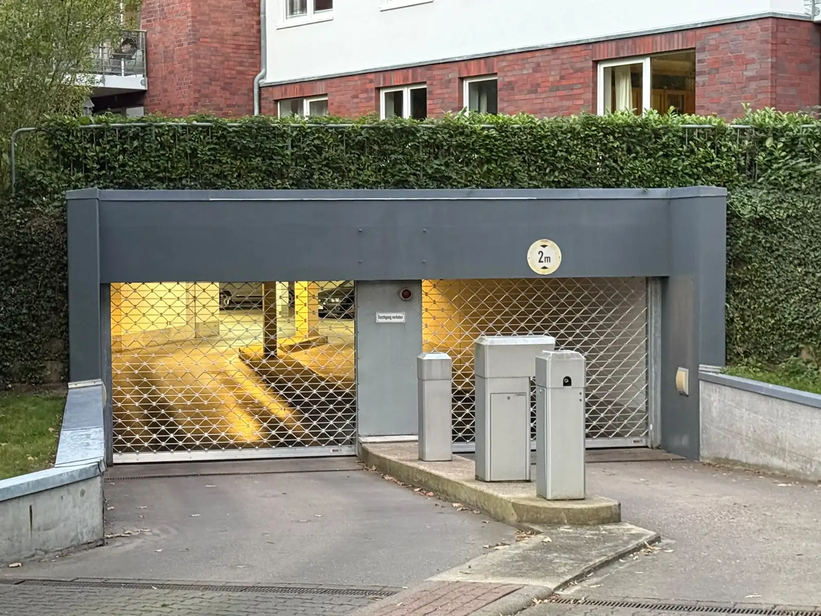 Rampe und Zufahrt einer sanierten Tiefgarage