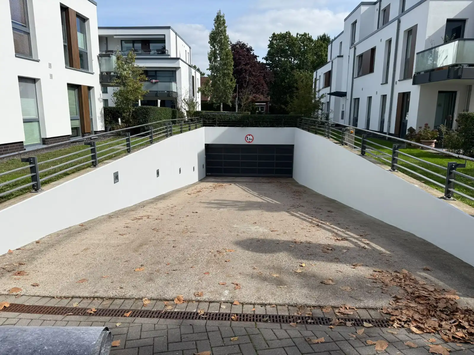 Zufahrtsrampe zu einer Tiefgarage nach der Instandsetzung